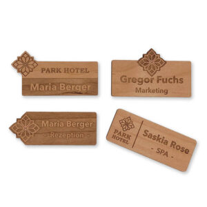 Holznamensschilder gibt es in vielen Optionen in Erlenholz