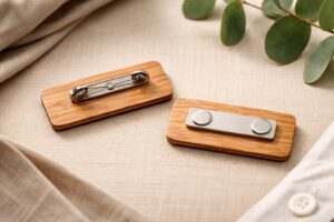 Namensschild mit Nadel oder mit Magnet